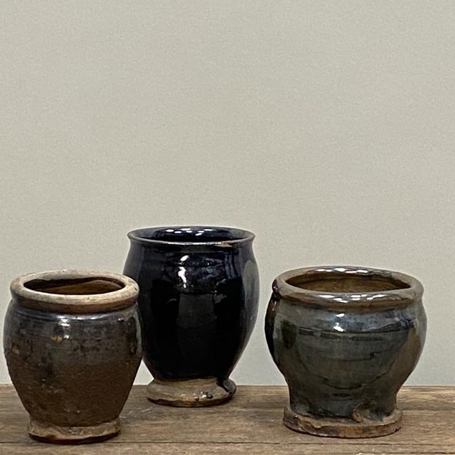 Farmacologie Entertainment Stoffelijk overschot Kleine antieke zwarte potten | Antieke potten | The Silk Road Collection
