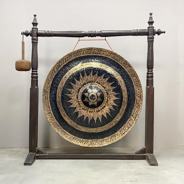 Large Thai gong with original stand, Decorations & Accessories