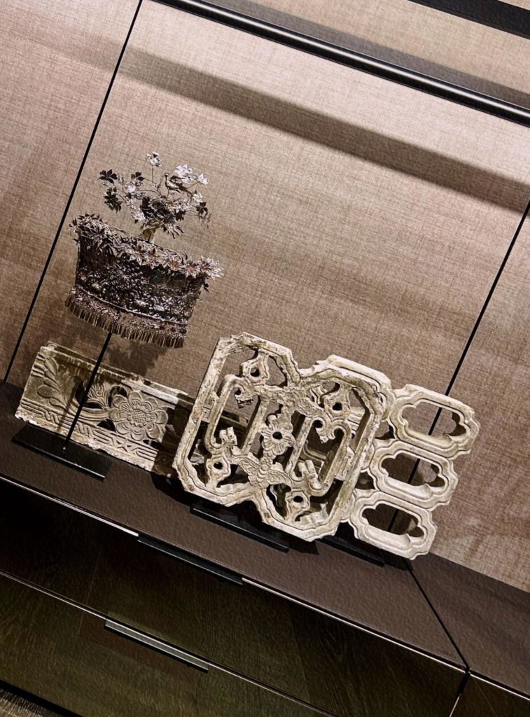 Unieke decoratieve stenen uit China op de innovatieve stand van Lema Mobili op Salone Del Mobile.